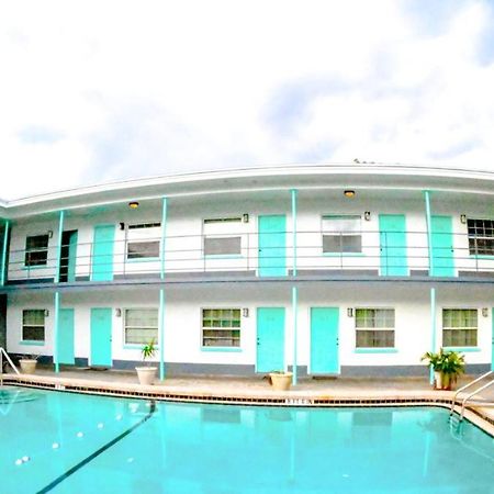 Uptown Inn & Suites São Petersburgo Exterior foto