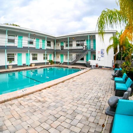 Uptown Inn & Suites São Petersburgo Exterior foto
