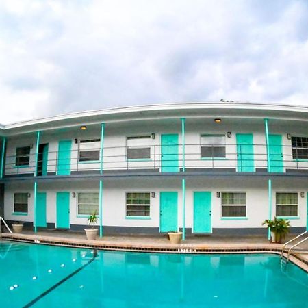 Uptown Inn & Suites São Petersburgo Exterior foto