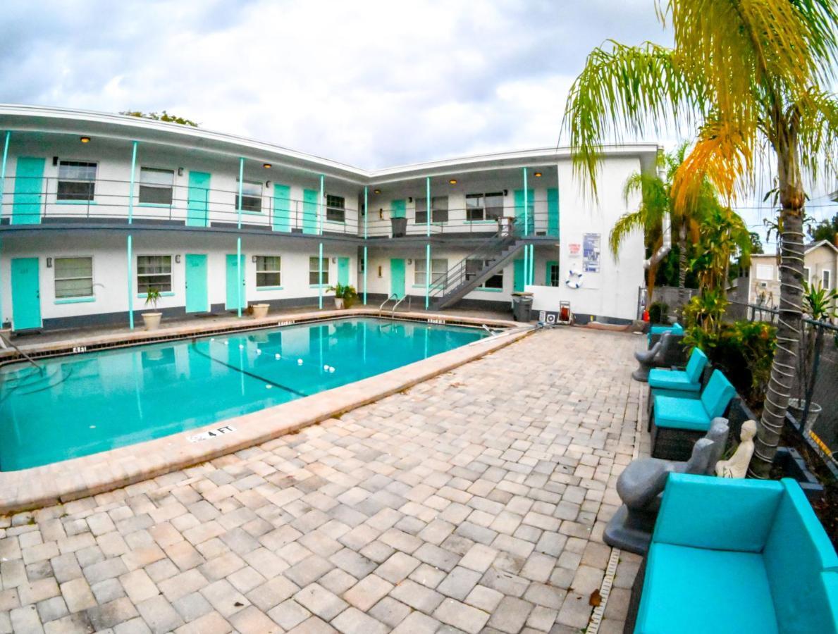 Uptown Inn & Suites São Petersburgo Exterior foto